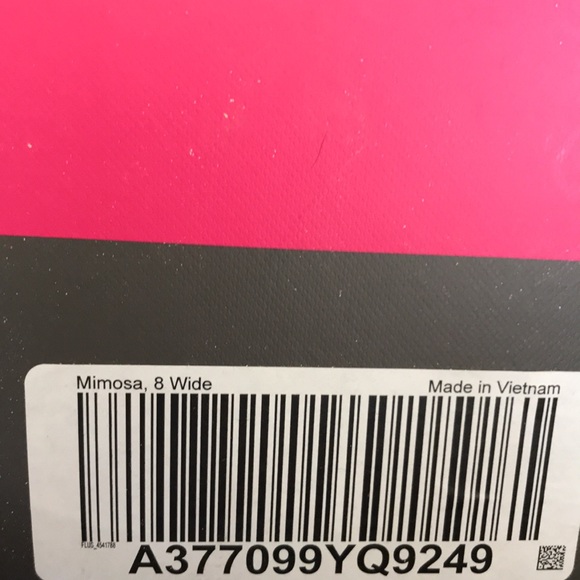 SOLD⭐️Host Pick⭐️ Vince Camuto Rallsan Strappy Rhinestone Sandal Mimosa Women 8W - Picture 3 of 8